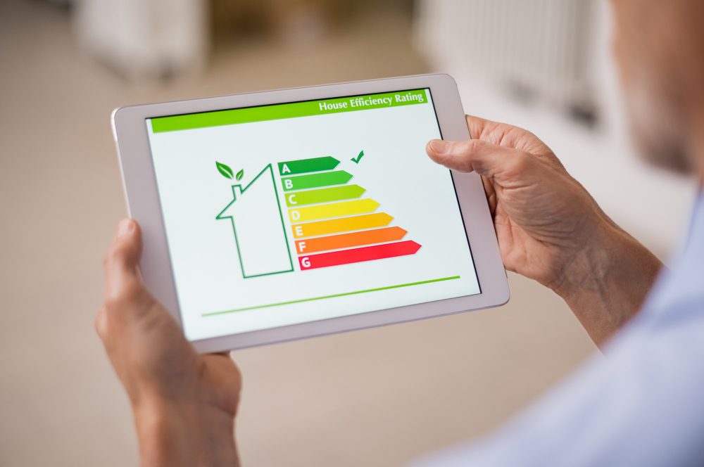 Efficacité énergétique maison sur tablette grâce à isolation de toiture